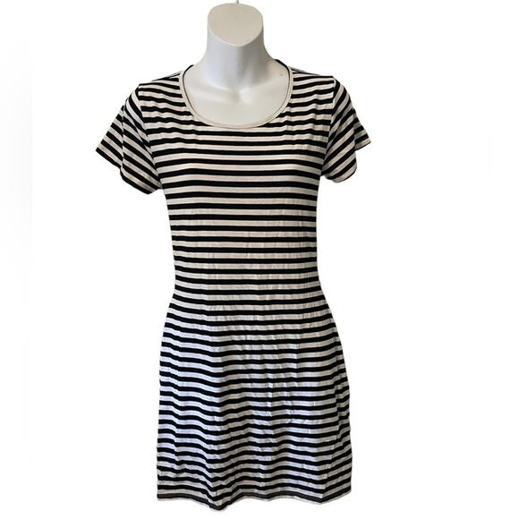 About Us Black and White short sleeve open back fitted mini dress - Picture 1 of 4